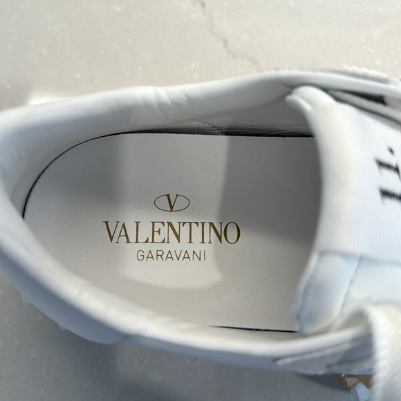 Authentic and never worn Valentino Rockstud sneakers in white leather. - Picture 4 of 13